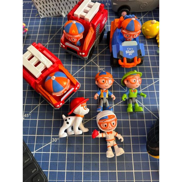 BLIPPI action figure and vehicle bundle 7 pcs 24109 - Picture 1 of 1